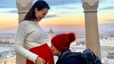 Chong Tay om Hoang Oanh khi biet gioi tinh con dau long hinh anh