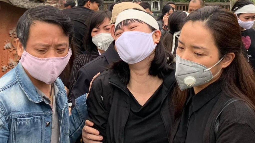 Nghe si Vu Manh Dung yen nghi tai nghia trang que nha hinh anh