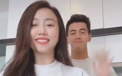 Hong Loan va Tien Linh mac ao doi, nhay vu dieu rua tay hinh anh