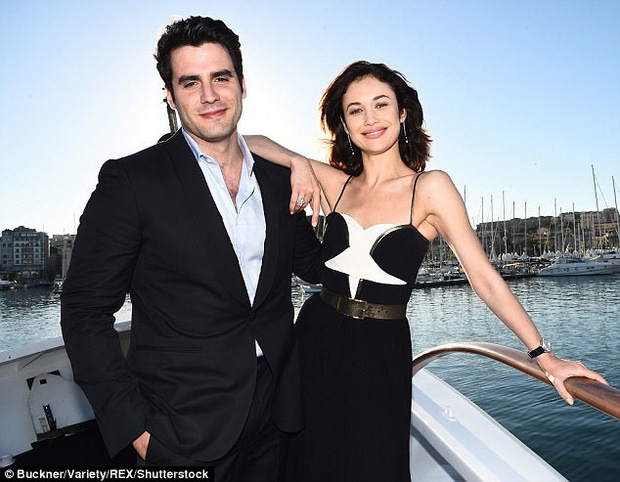 Olga Kurylenko chia tay ban trai anh 1