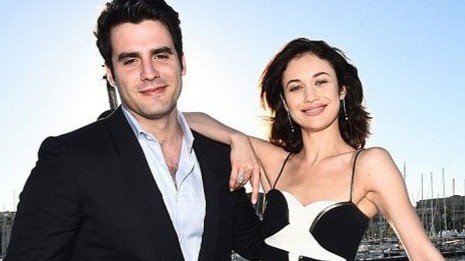 'Bond Girl' chia tay ban trai kem 9 tuoi hinh anh