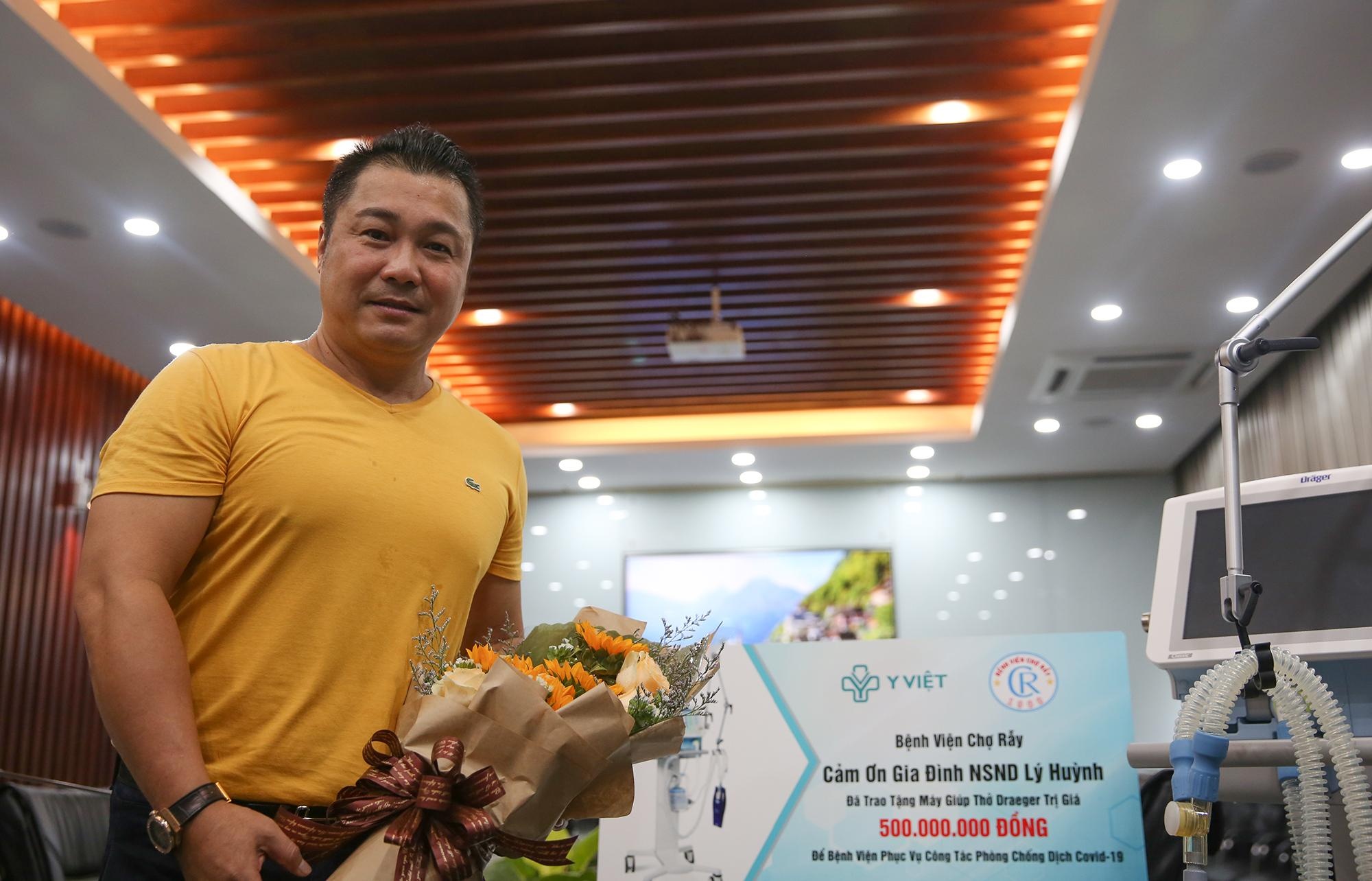 nghe si ly hung quyen gop 500 trieu dong anh 3