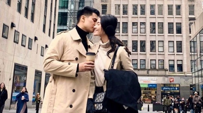 A hau Thuy Dung khoe anh ban trai hinh anh