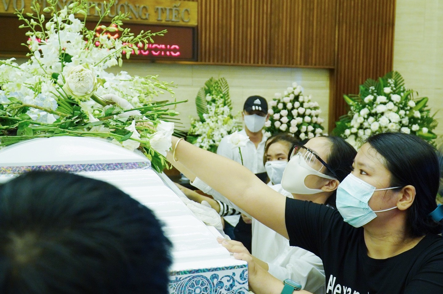 Le tang khong tieng ken trong cua Mai Phuong hinh anh