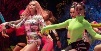 NTK noi gi khi Hoang Thuy Linh mac trang phuc giong ao dai khong quan hinh anh