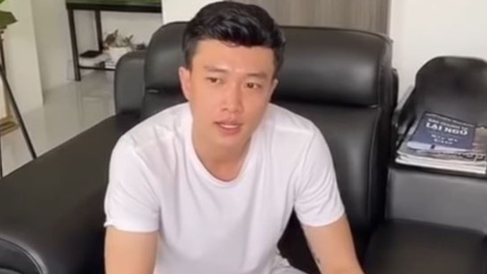 Quoc Truong: 'Toi doc sach khoang hon mot tieng moi ngay' hinh anh