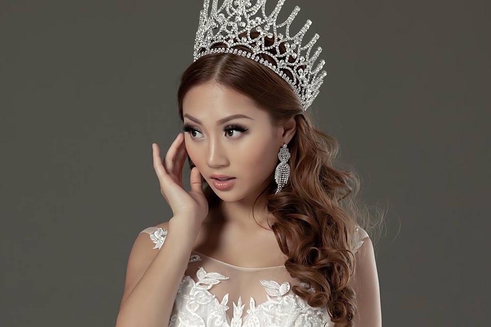 Hoa hau Viet Nam Toan cau qua doi o tuoi 22 hinh anh