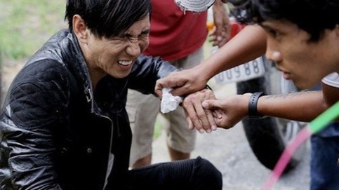 Canh nga xe, tai nan nguy hiem tren phim truong cua Ly Hai, Lan Ngoc hinh anh