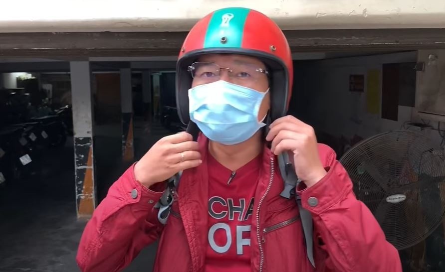 Dao dien 'Thach thuc danh hai' di giao com mua dich hinh anh