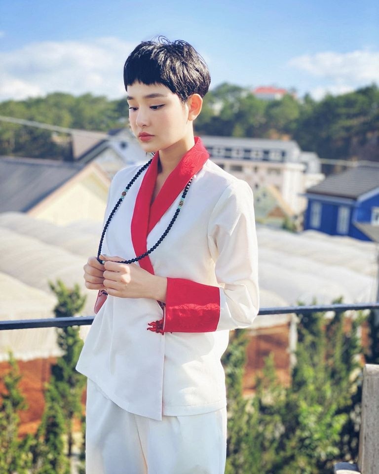 ca si hien ho cach ly anh 2