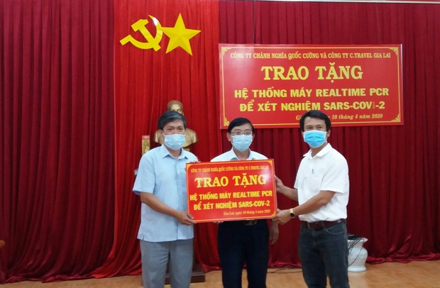 cuong do la trao tang may covid anh 2