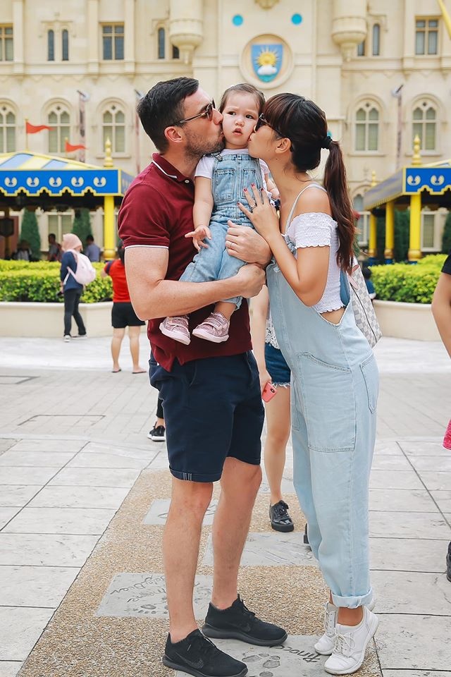 siêu mẫu hà anh đọc sách ảnh 4 sieu mau ha anh doc sach anh 4