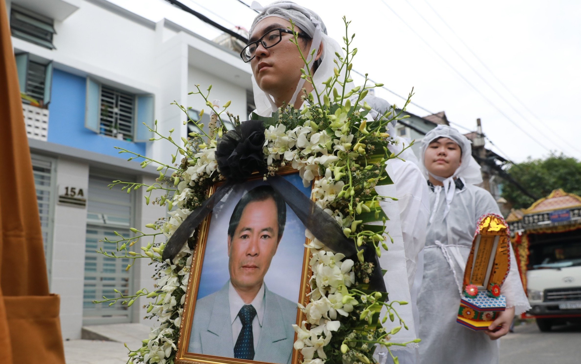 Gia dinh, dong nghiep dua nhac si Vu Duc Sao Bien ve noi an nghi hinh anh