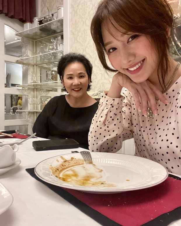 hari won ben me anh 4