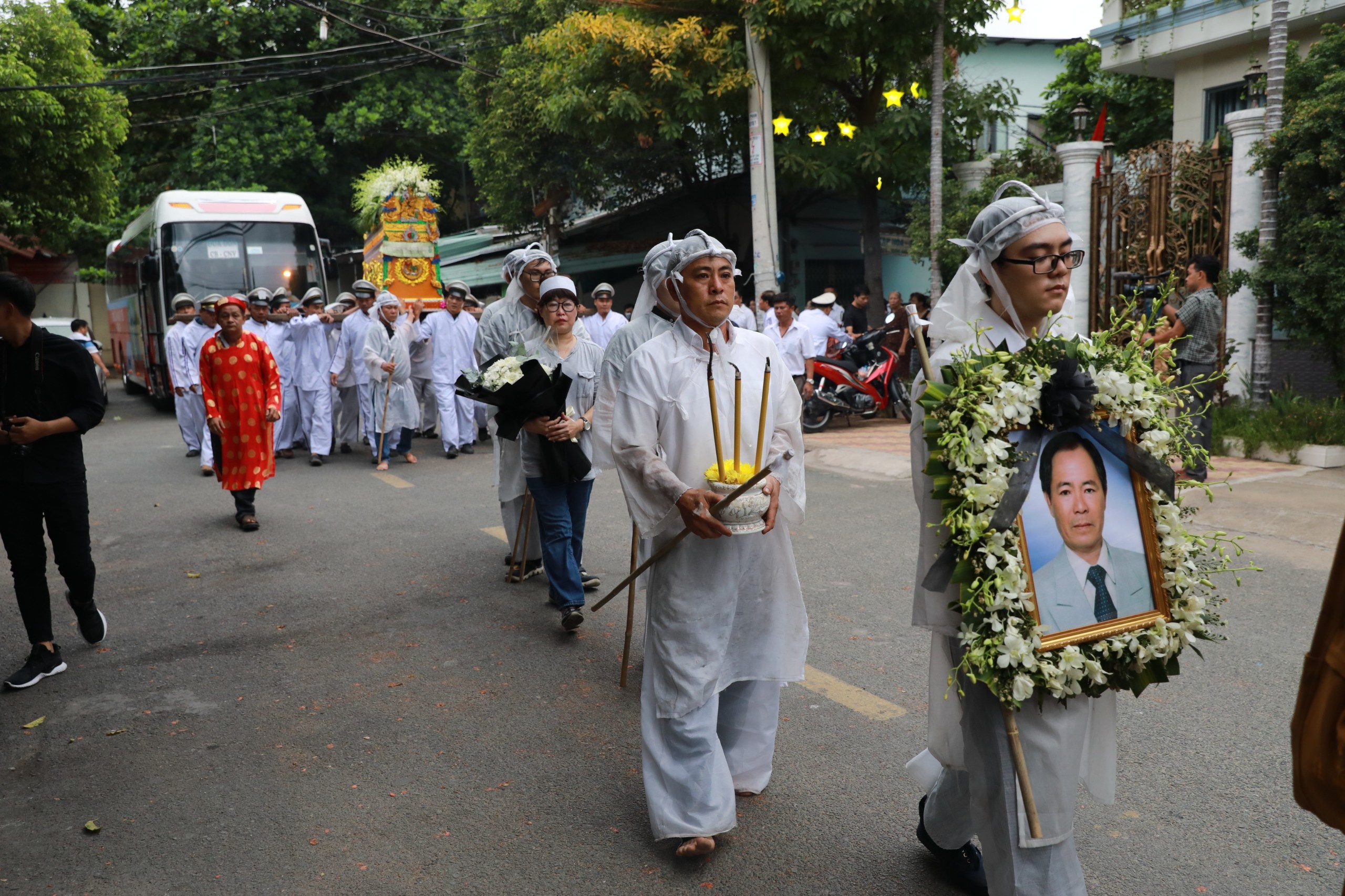 nhac si vu duc sao bien anh 2