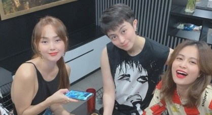 Gil Le tu tap cung Hoang Thuy Linh va nhom ban hinh anh