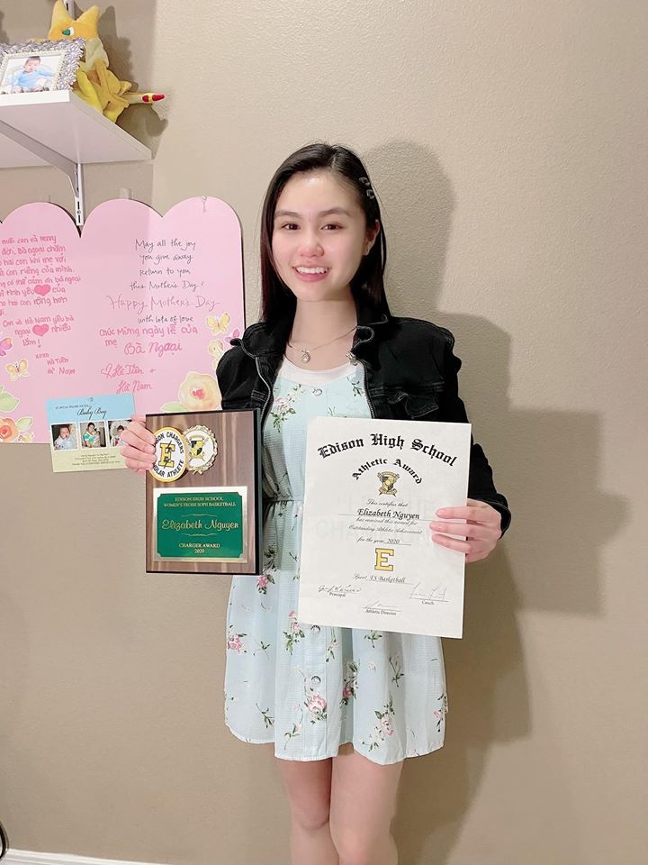 con gai nghe si ngoc huyen anh 3