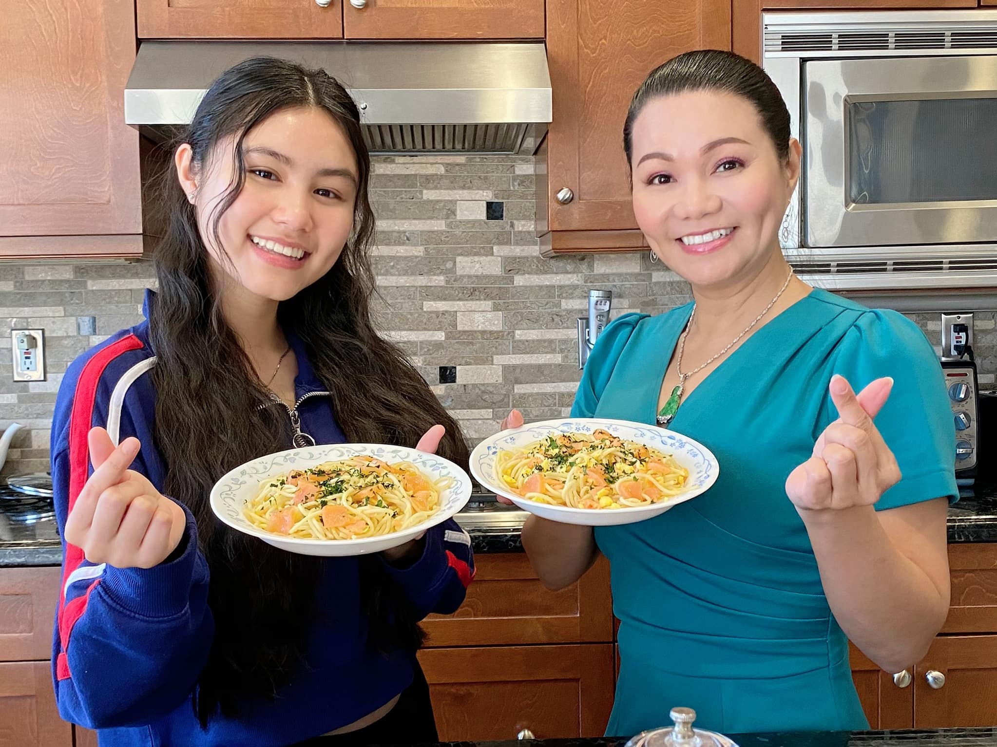 con gai nghe si ngoc huyen anh 1