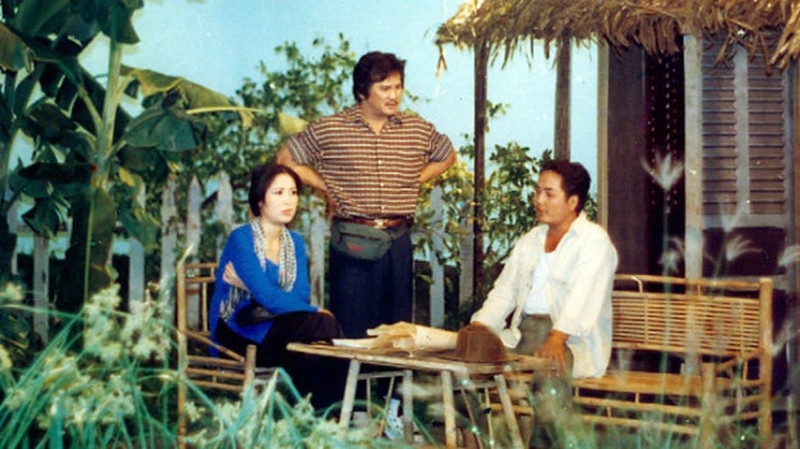 dien vien trong nha ngoai pho anh 1