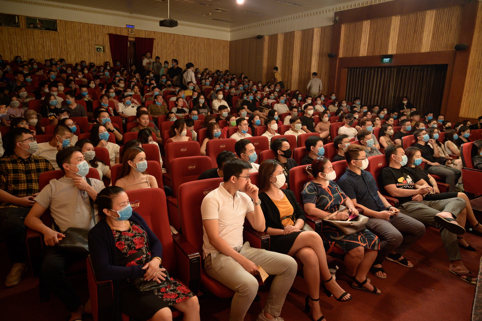 san khau ngay dau mo cua anh 6