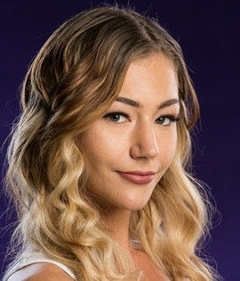 Amber-Lee Friis qua doi anh 1