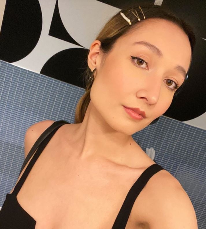 con gai nghe si hong dao anh 12