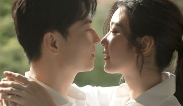 A hau Thuy Van cuoi ngay 25/7 hinh anh