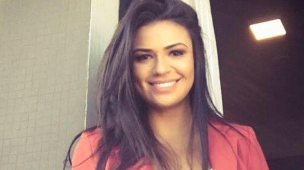 Nu BTV bi de doa bang dao khi dang dan truc tiep hinh anh