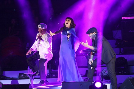 gia dinh nghe si noi tieng anh 6