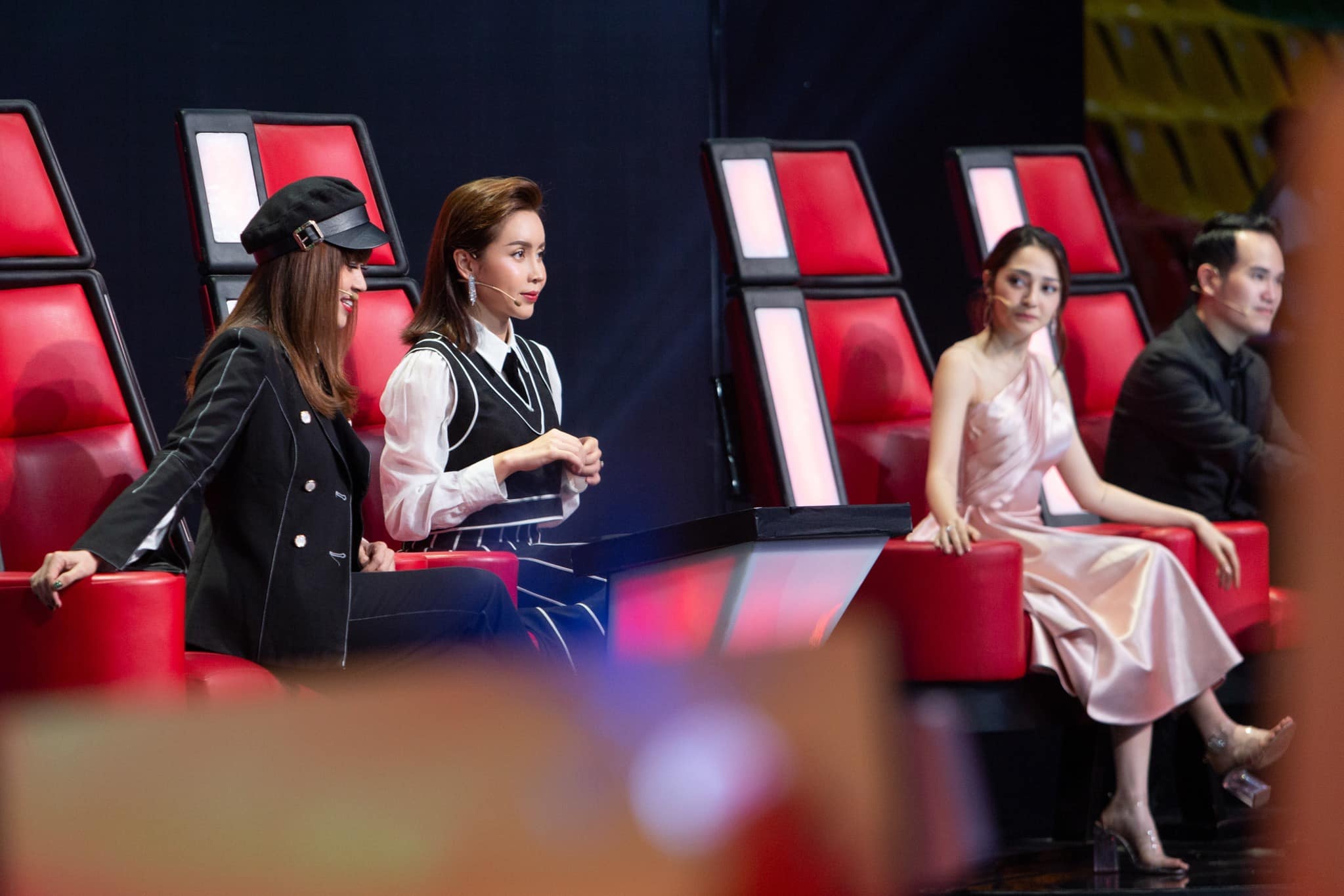 gia dinh nghe si noi tieng anh 9