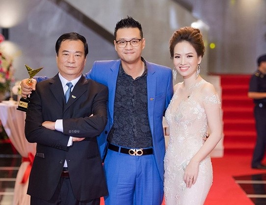 gia dinh nghe si noi tieng anh 3