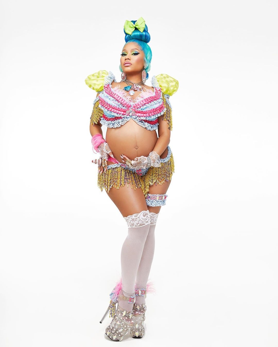 Nicki Minaj mang thai anh 2