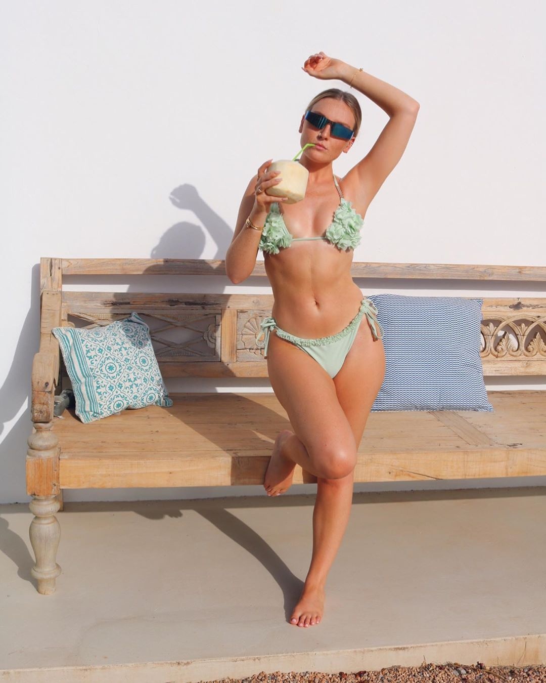 ban gai Alex Oxlade-Chamberlain anh 5