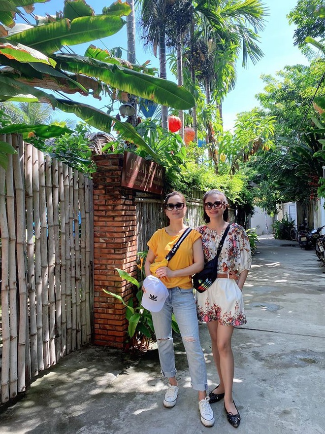 Kieu Anh phia truoc la bau troi anh 13