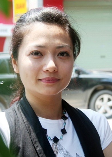 Kieu Anh phia truoc la bau troi anh 2