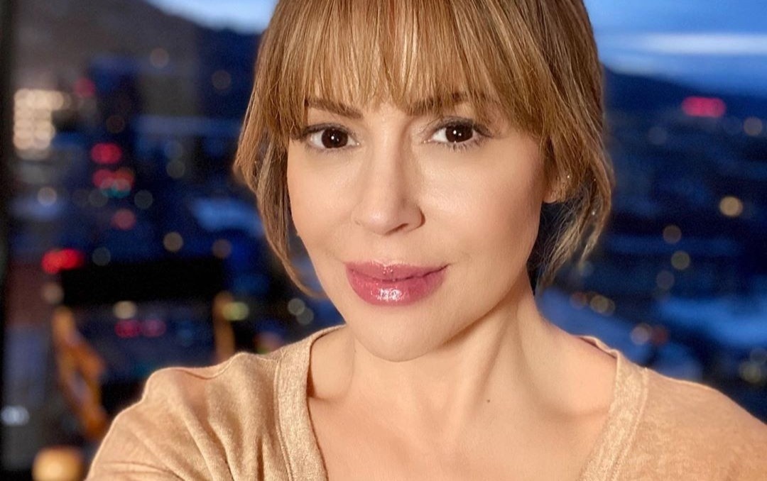 Sao nu 'Phep thuat' bi rung toc khi dieu tri Covid-19 hinh anh