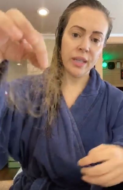 Alyssa Milano bi rung toc anh 2