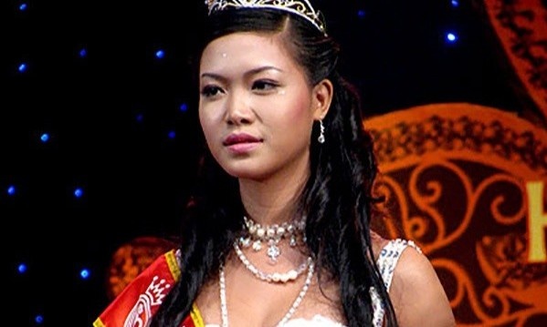 Phut dang quang dang nho cua Bui Bich Phuong, Thuy Dung hinh anh