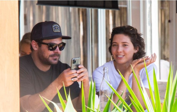 Zac Efron hen ho ban gai anh 1