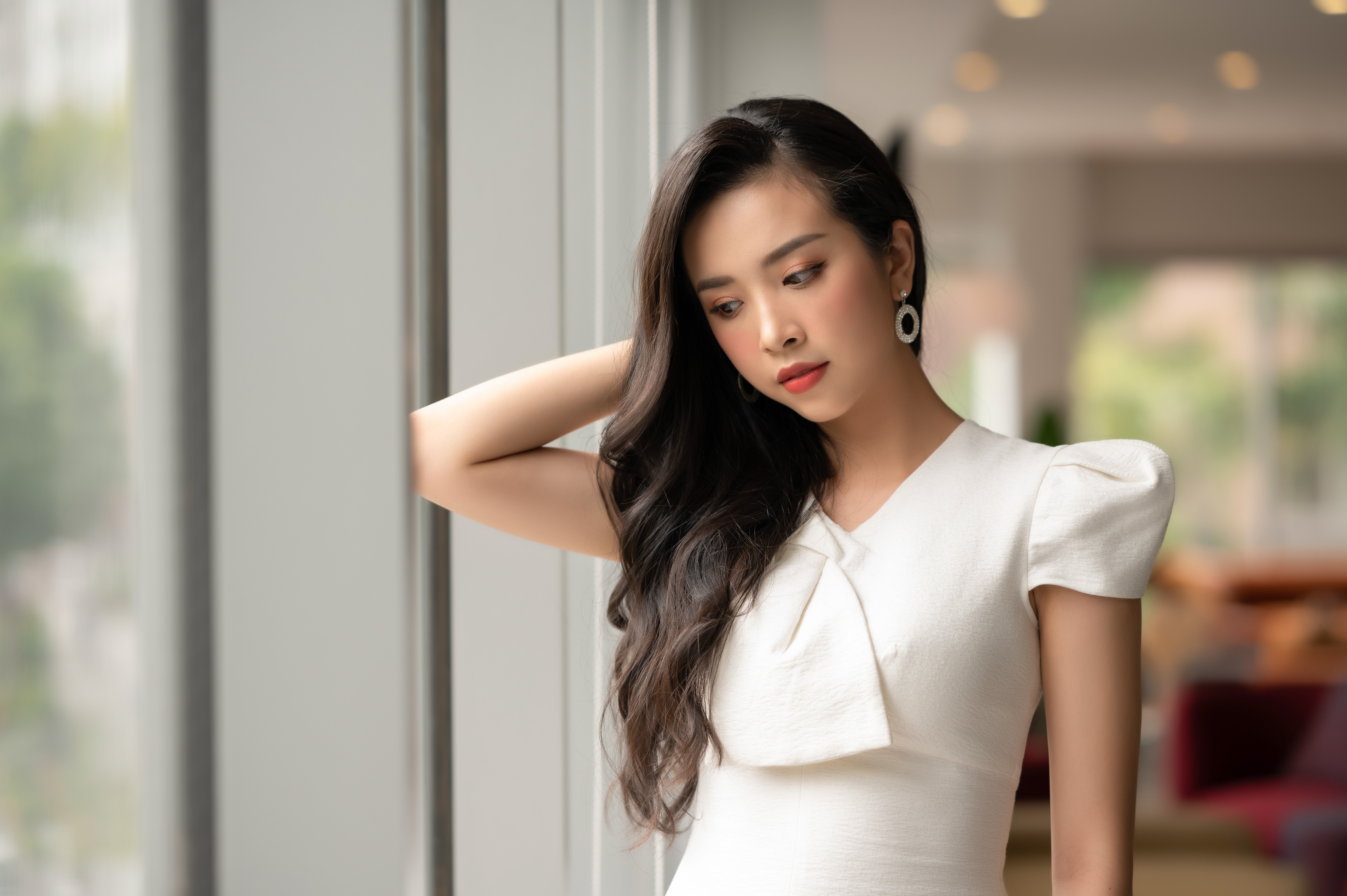 a hau thuy an va ban trai anh 4