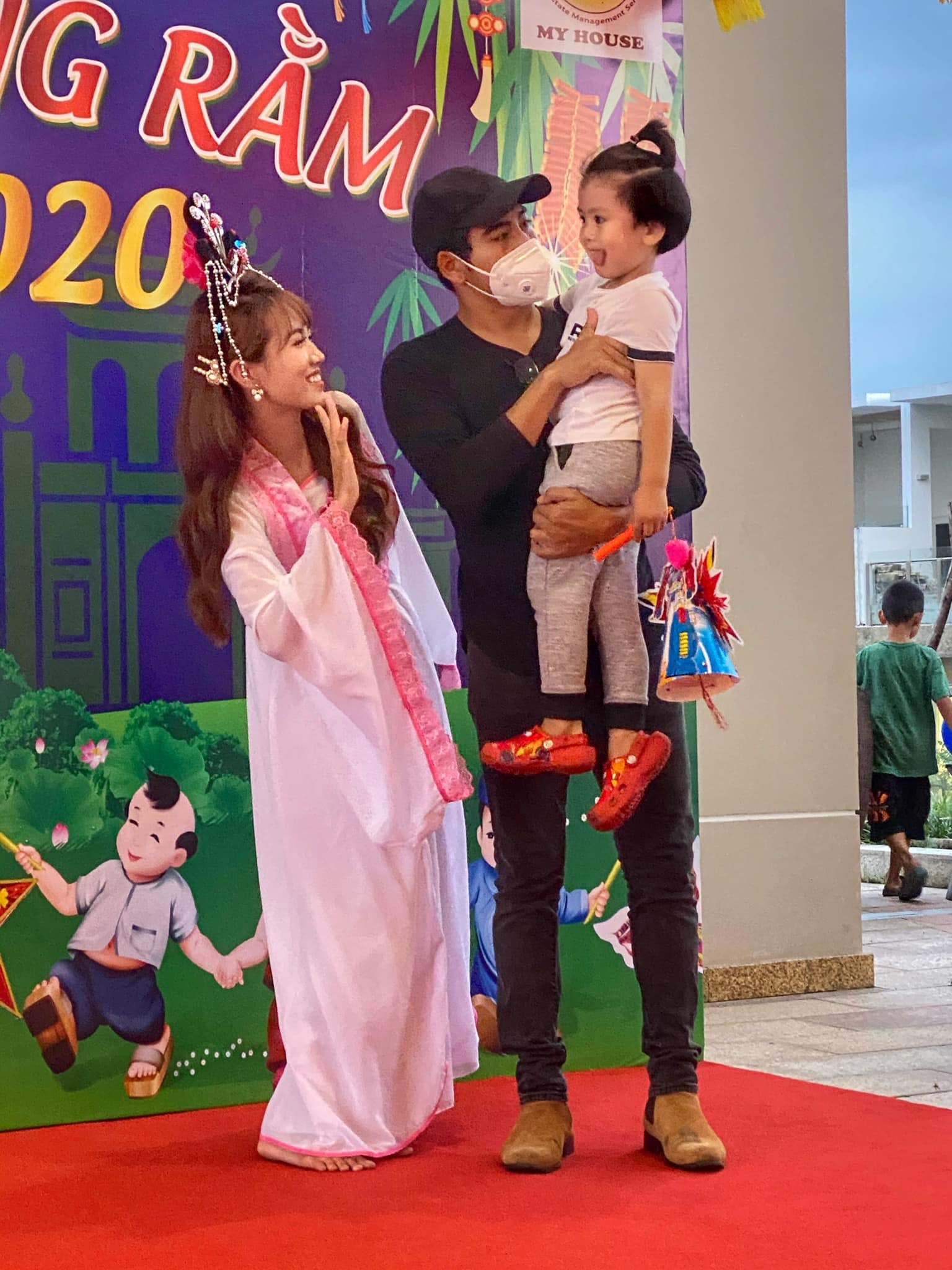 ca si pham Quynh Anh don trung thu anh 5