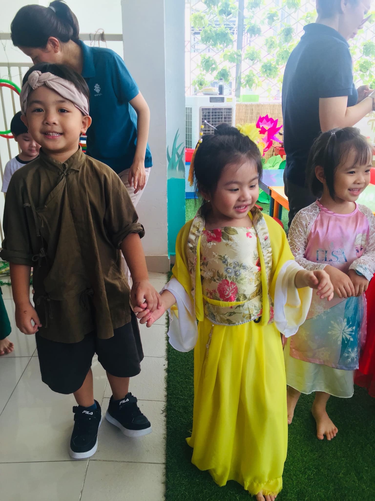 ca si pham Quynh Anh don trung thu anh 10