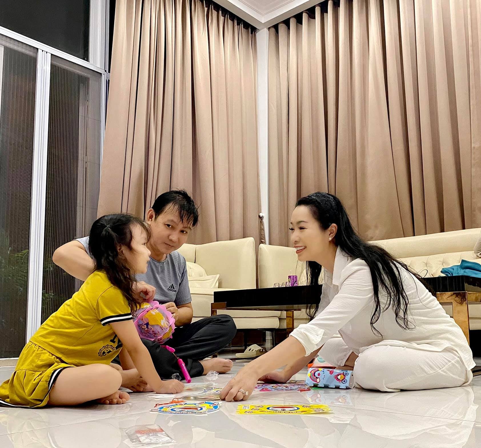 ca si pham Quynh Anh don trung thu anh 11