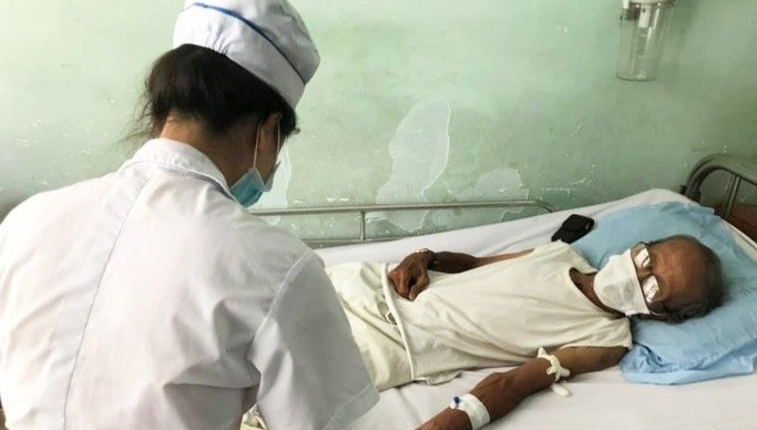 Nghe si Chan Dat nhap vien nguy kich hinh anh