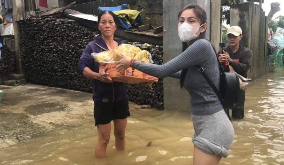 Thuy Tien huy chuyen bay ve TP.HCM, o lai Quang Tri cuu tro hinh anh