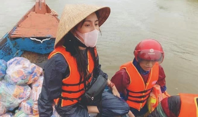 Can bo thon o Quang Binh tra lai 400 trieu dong Thuy Tien trao cho dan hinh anh