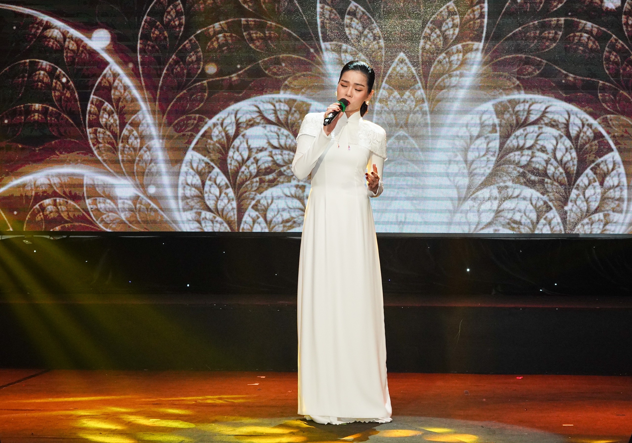 le quyen ly hon anh 2