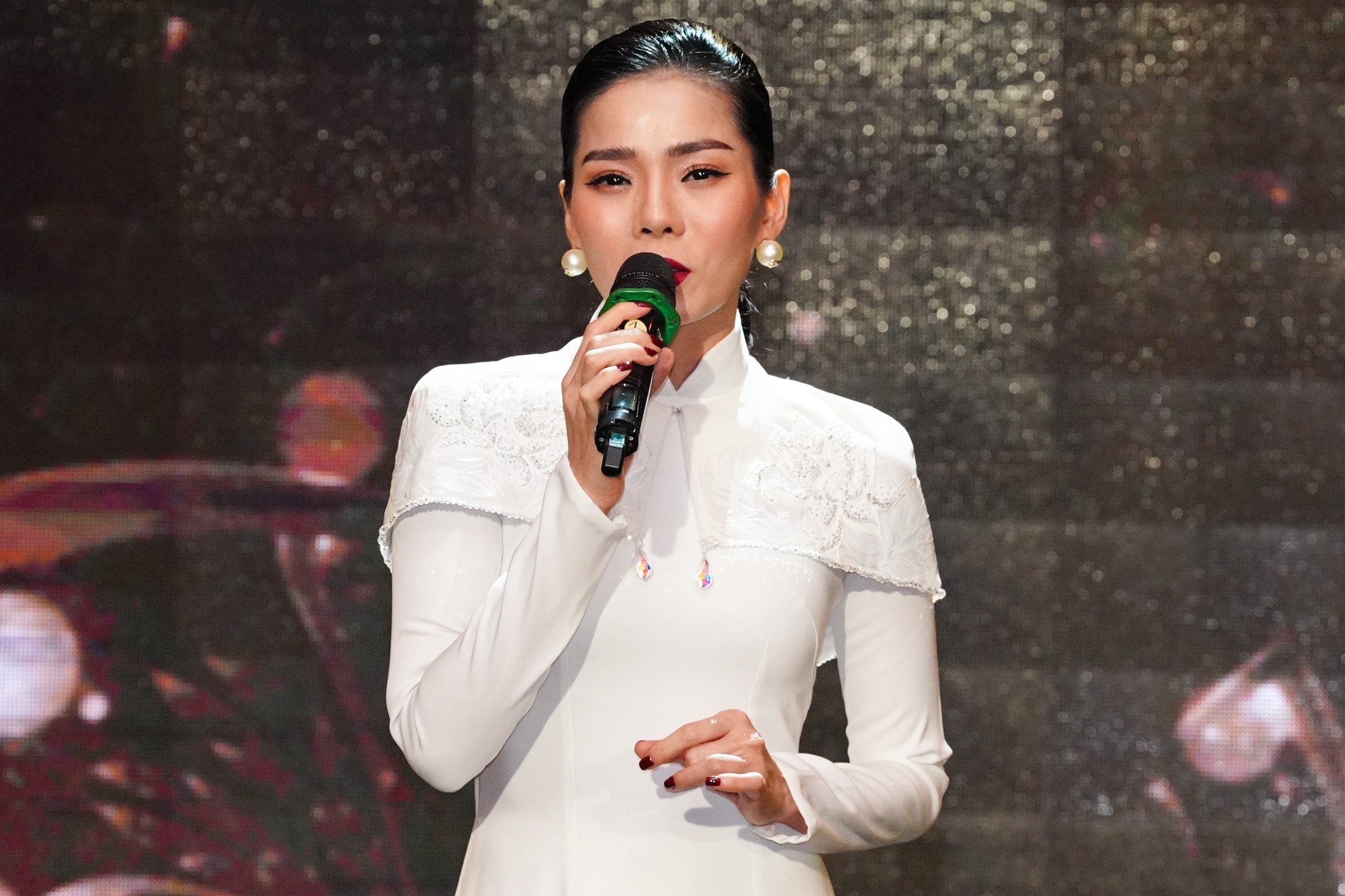 le quyen ly hon anh 1