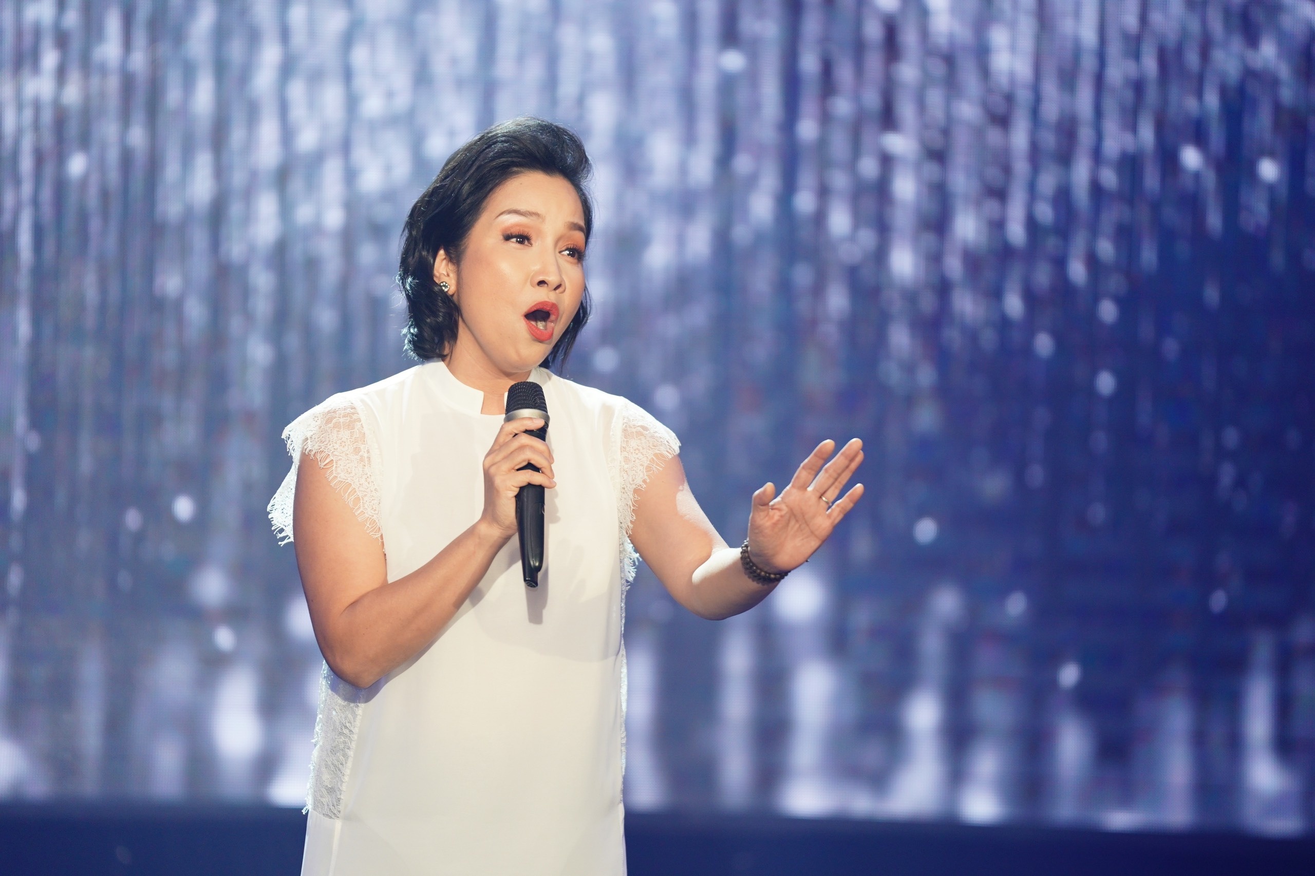 le quyen ly hon anh 4