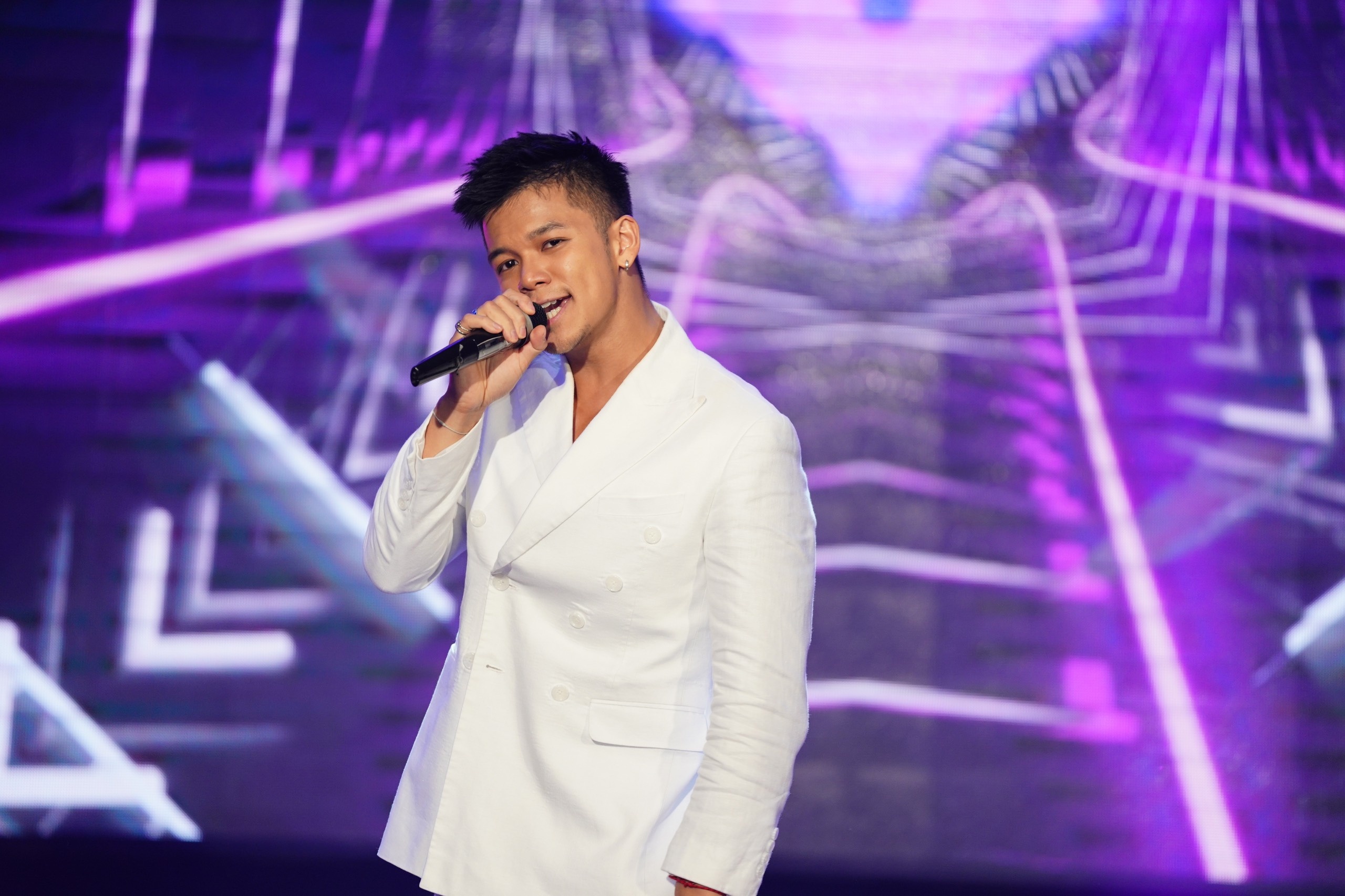 le quyen ly hon anh 8